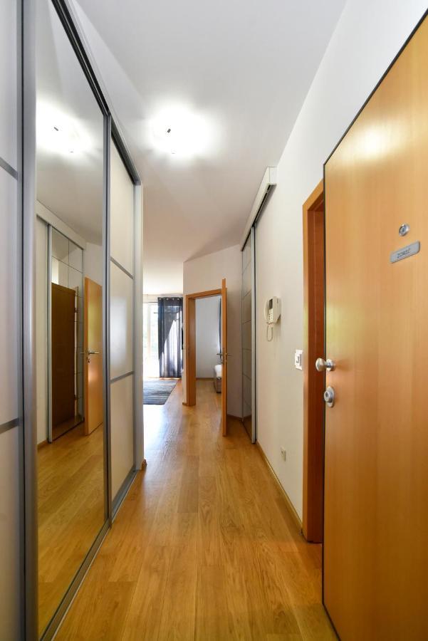 Block Apartment Park With Private Garage Parking Zagreb Ngoại thất bức ảnh