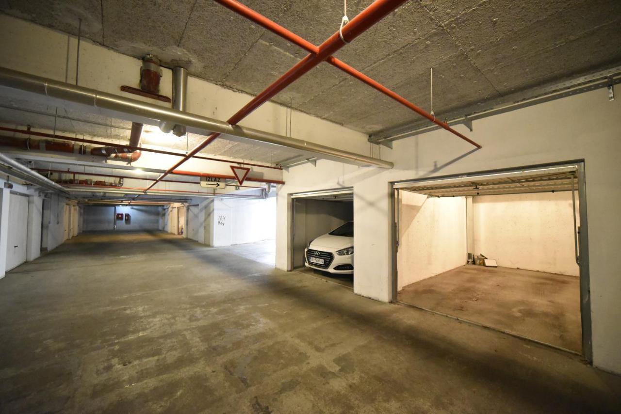Block Apartment Park With Private Garage Parking Zagreb Ngoại thất bức ảnh