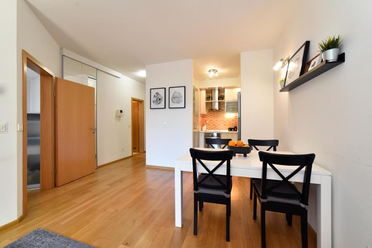 Block Apartment Park With Private Garage Parking Zagreb Ngoại thất bức ảnh