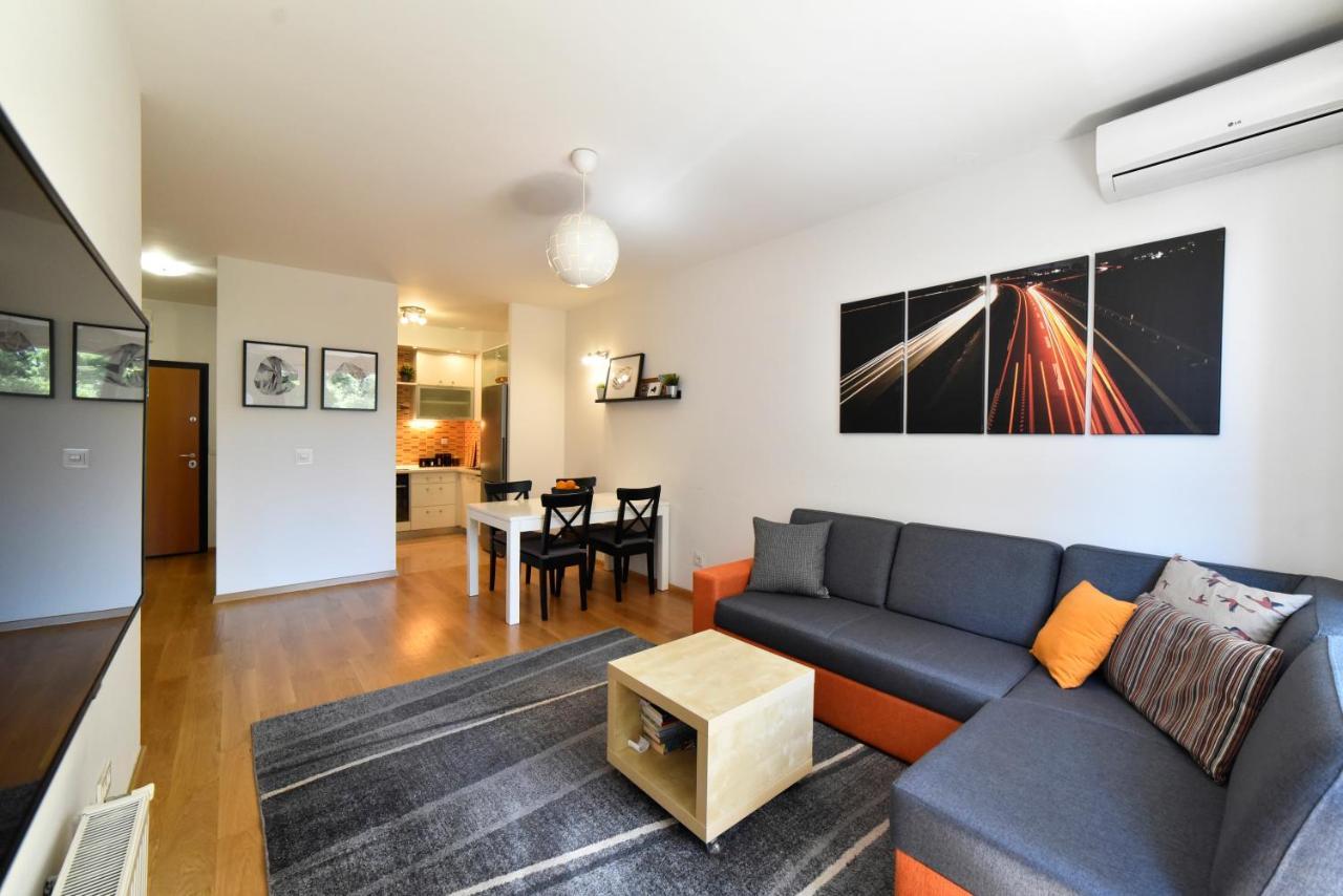 Block Apartment Park With Private Garage Parking Zagreb Ngoại thất bức ảnh