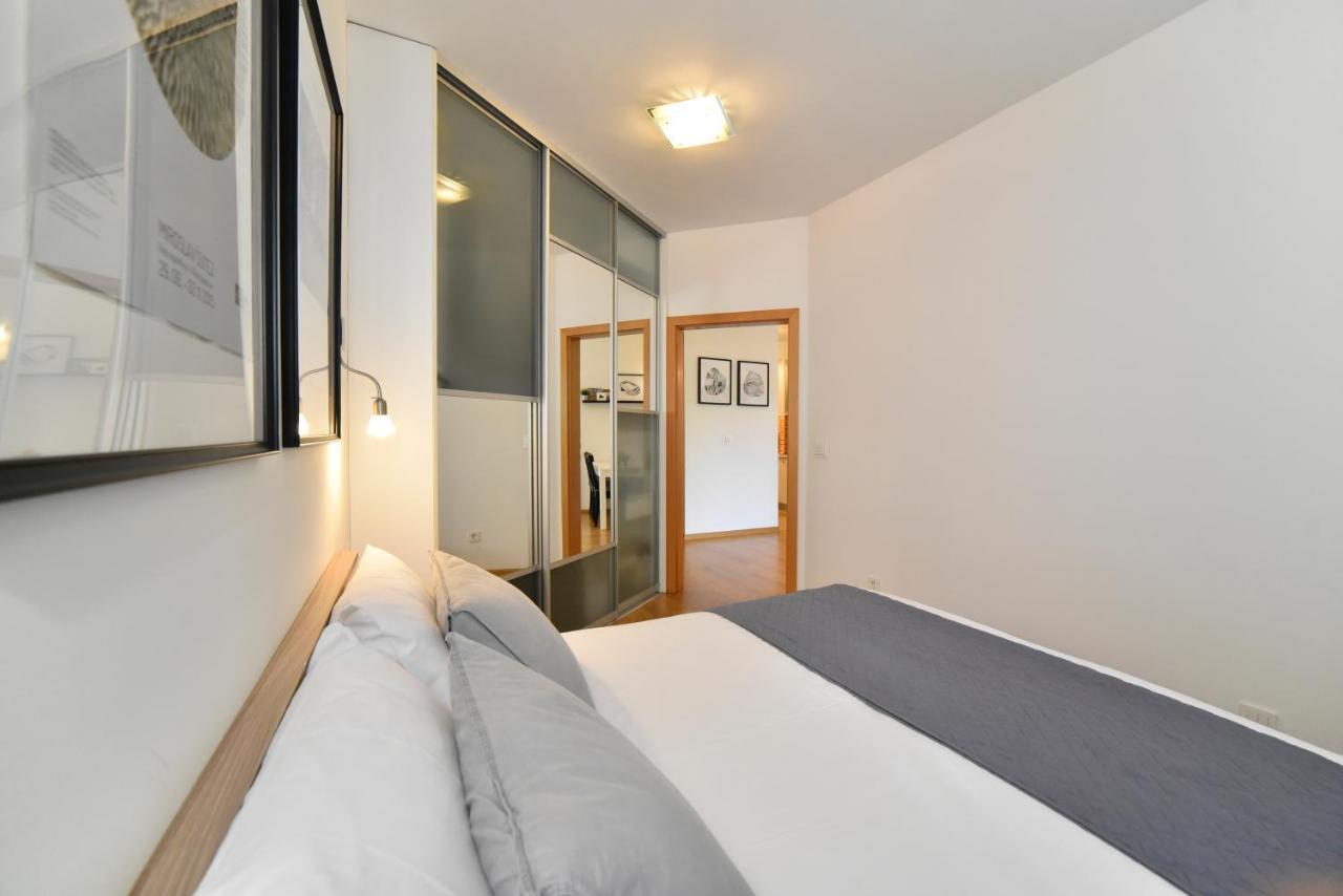 Block Apartment Park With Private Garage Parking Zagreb Ngoại thất bức ảnh